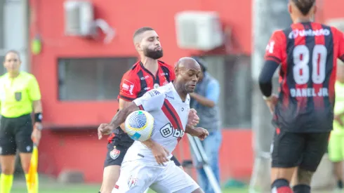 Vagner Love jogador do Atlético-GO durante partida contra o Vitoria no estádio Barradão pelo campeonato Brasileiro A 2024. Foto: Jhony Pinho/AGIF