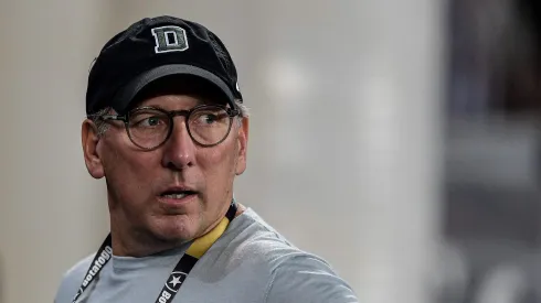 Jhon Textor, dono do Botafogo, durante partida contra o Palmeiras no Nilton Santos, pelo Campeonato Brasileiro de 2023.