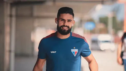 Felipe Jonatan durante viagem com o elenco do Fortaleza.