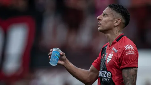 Bruno Tubarão, jogador do Atletico-GO, durante partida contra o Goiás no Antonio Accioly, pelo Campeonato Goiano.
