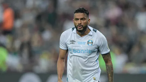 Reinaldo vem sendo criticado pela torcida gremista - Foto: Thiago Ribeiro/AGIF