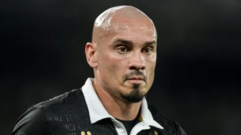 Maicon tem problema no Vasco.