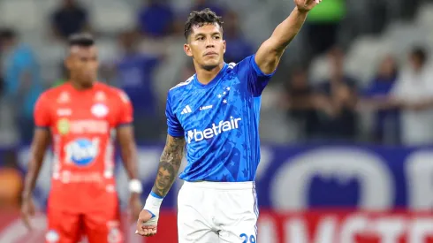 Romero surpreende a todos e manda recado no Cruzeiro (Foto: Gilson Lobo/AGIF)