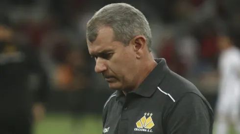 Após derrota, Tencati sobe o tom e manda a real sobre derrota (Foto: Gabriel Rosa Machado/AGIF)