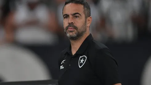Artur Jorge técnico do Botafogo durante partida contra o Atletico-MG no estadio Engenhao pelo campeonato Brasileiro A 2024. Foto: Thiago Ribeiro/AGIF