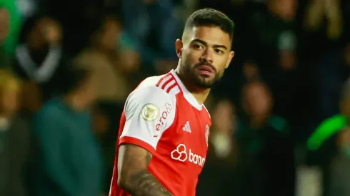 Bruno Tabata jogador do Internacional durante partida contra o Juventude no estadio Alfredo Jaconi pelo campeonato Brasileiro A 2024. Foto: Luiz Erbes/AGIF