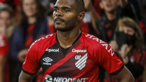 Nikão jogador do Athlético-PR