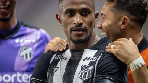 CE - FORTALEZA - 26/08/2024 - BRASILEIRO B 2024, CEARA X NOVORIZONTINO - Saulo Mineiro jogador do Ceara comemora seu gol durante partida contra o Novorizontino no estadio Arena Castelao pelo campeonato Brasileiro B 2024. Foto: Baggio Rodrigues/AGIF