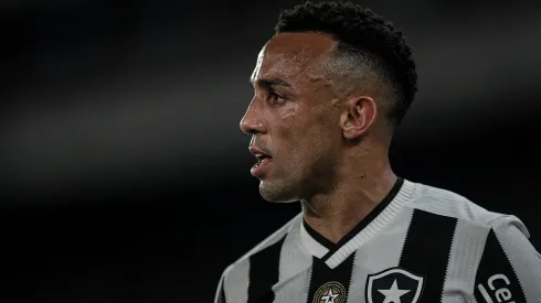 Marçal jogador do Botafogo durante partida contra o Corinthians no estádio Engenhão pelo campeonato Brasileiro A 2024. Foto: Thiago Ribeiro/AGIF