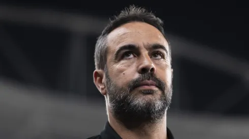 Artur Jorge técnico do Botafogo durante partida contra o Sao Paulo (Foto: Jorge Rodrigues/AGIF)