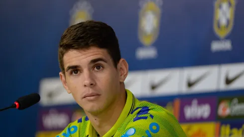 Oscar durante treino da Selecao Brasileira na Granja Comary.
