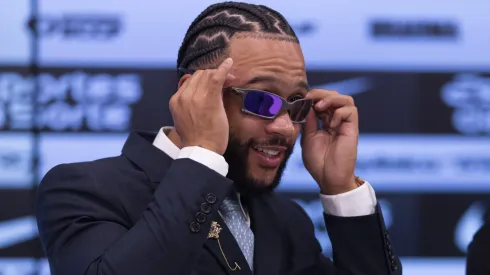 Memphis Depay, durante sua apresentação oficial como jogador do Corinthians.