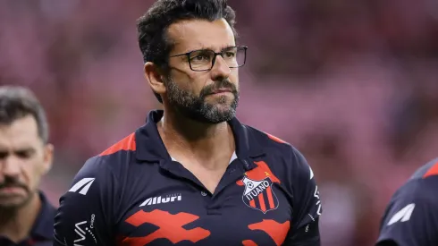 Alberto Valentim durante confronto contra o Sport na Série B 2024.