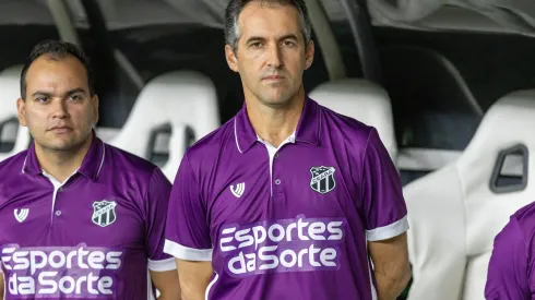 Léo Condé durante confronto contra o Vila Nova na Série B 2024.