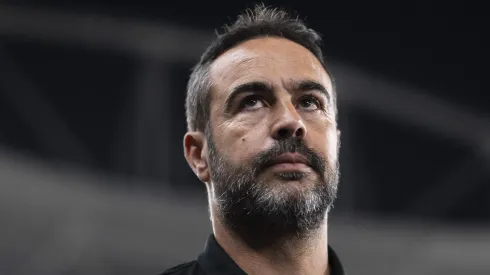 Artur Jorge, técnico do Botafogo, durante partida contra o São Paulo no Nilton Santos, pela Copa Libertadores.