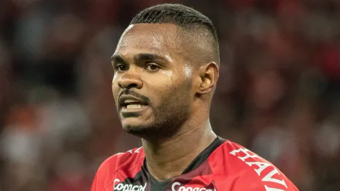 Athletico toma decisão sobre Nikão.