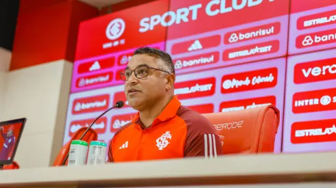 Roger em coletiva do Inter. Treinador recebeu aviso importante