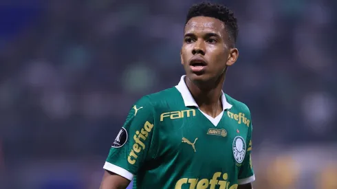 Estêvão, jogador do Palmeiras, durante partida contra o Botafogo no Allianz Parque, pela Copa Libertadores.