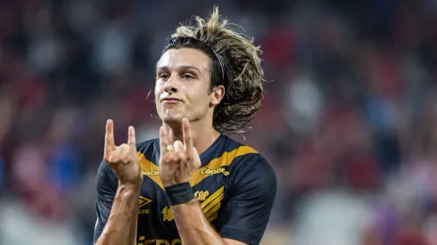 Athletico define valor para negociar Canobbio.