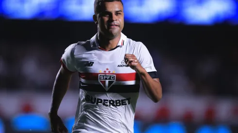 Alisson durante confronto contra o Palmeiras no Campeonato Paulista 2024.