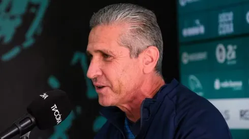 Jorginho em coletiva de imprensa.