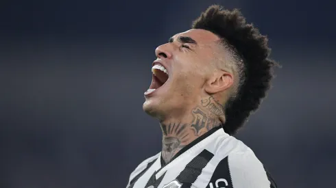 Igor Jesus, jogador do Botafogo, durante partida contra o Fortaleza no Nilton Santos, pelo Campeonato Brasileiro.