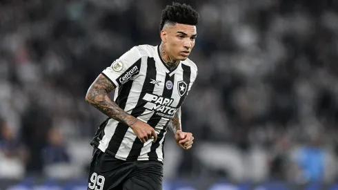 Igor Jesus durante confronto contra o Fortaleza no Campeonato Brasileiro de 2024.