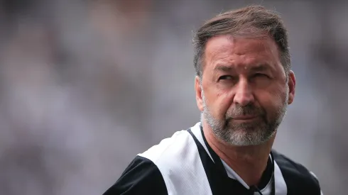 Augusto Melo sobe o tom e detona arbitragem (Foto: Ettore Chiereguini/AGIF)