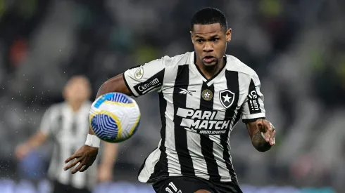 Junior Santos jogador do Botafogo durante partida contra o Palmeiras no estadio Engenhao pelo campeonato Brasileiro A 2024.