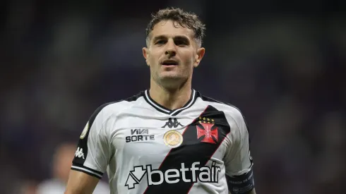 Vegetti, jogador do Vasco, comemora seu gol durante partida contra o Cruzeiro, pelo Campeonato Brasileiro.