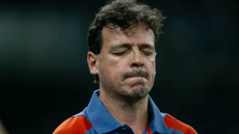 Fernando Diniz, técnico do Cruzeiro, durante partida contra o Libertad, pela Copa Sul-Americana 2024.