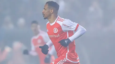Fernando jogador do Internacional durante partida contra o Juventude no estádio Alfredo Jaconi pelo campeonato Copa Do Brasil 2024. Foto: Giancarlo Santorum/AGIF