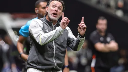 MG - BELO HORIZONTE - 07/08/2024 - COPA DO BRASIL 2024, ATLETICO-MG X CRB - Gabriel Milito tecnico do Atletico-MG durante partida contra o CRB no estadio Arena MRV pelo campeonato Copa Do Brasil 2024. Foto: Gilson Lobo/AGIF