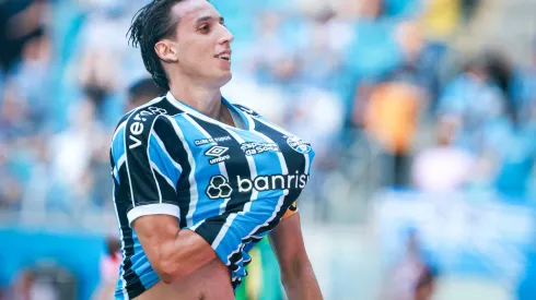 Pedro Geromel atuando pelo Grêmio em 2024