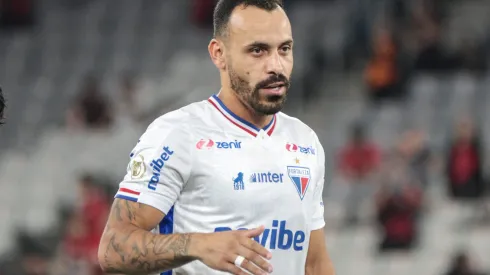 Moisés durante confronto contra o Athletico-PR no Brasileirão 2024.