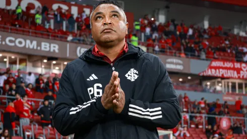 Roger Machado durante confronto contra o Fortaleza no Brasileirão 2024.