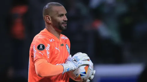 Weverton, goleiro do Palmeiras, durante partida contra o Independiente del Valle, no Allianz Parque, pela Copa Libertadores 2024.