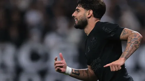 Yuri Alberto durante confronto contra o Internacional no Brasileirão 2024.