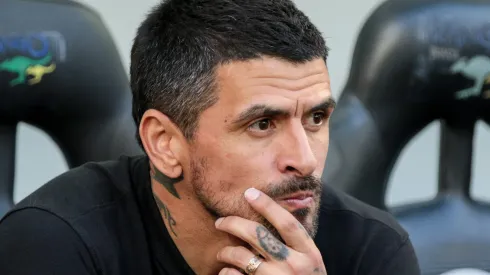 Lucho González durante confronto contra o Botafogo no Brasileirão 2024.