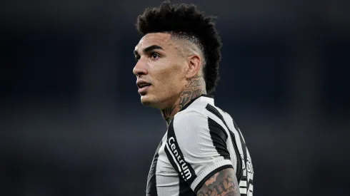 Igor Jesus durante confronto contra o Fortaleza no Brasileirão 2024.