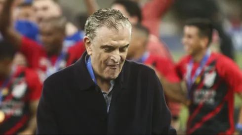 Mário Celso Petraglia, presidente do Athletico-PR, na Ligga Arena, após a final do Campeonato Paranaense de 2024.