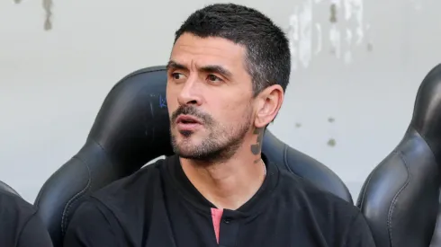 Lucho González, técnico do Athletico-PR, durante partida contra o Botafogo, pelo Campeonato Brasileiro.