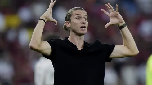 Rival faz comparação envolvendo Filipe Luiz (Foto: Alexandre Loureiro/AGIF)