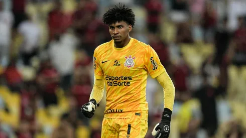 Flamengo quer garantias para vender Hugo ao Corinthians (Foto: Thiago Ribeiro/AGIF)