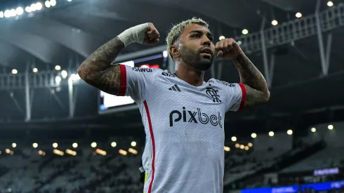 Gabigol, jogador do Flamengo, comemora seu gol contra o Vasco, pelo Campeonato Brasileiro.