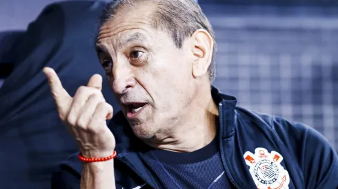 Ramón Díaz durante confronto contra o Fortaleza na Sul-Americana 2024.