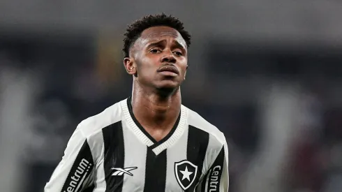 Jeffinho ganha data para retorno no Botafogo.