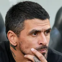 Athletico-PR entra em disputa com Cruzeiro para fechar com atacante do Santos