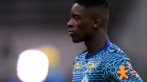 Luiz Henrique durante aquecimento antes do confronto contra o Peru nas Eliminatórias da Copa do Mundo.