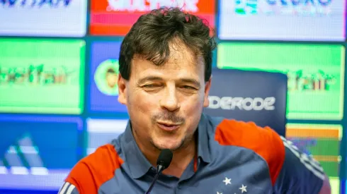 Fernando Diniz durante sua apresentação oficial como técnico do Cruzeiro em coletiva de imprensa (Foto: Fernando Moreno/AGIF0